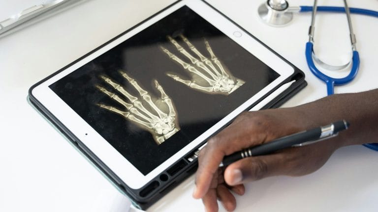 How to Build HIPAA Compliant Applications for Healthcare How to Build HIPAA Compliant Applications for Healthcare